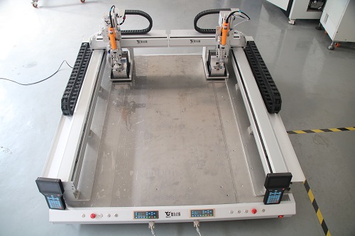 超大平臺鎖螺絲機(jī) 面板燈鎖螺絲機(jī)